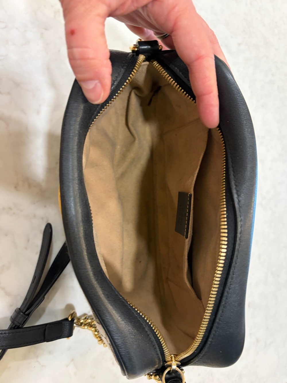 GUCCI
Authentic Monogram Matelasse Diagonal
Small GG Marmont Chain
Shoulder Bag - Picture 10 of 10